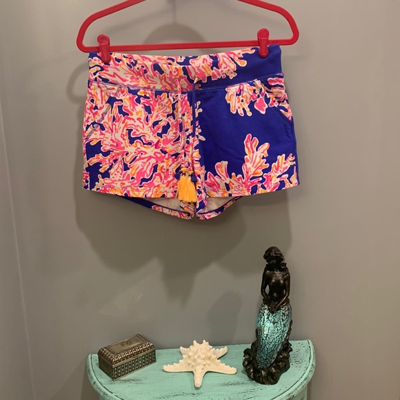 Lilly Pulitzer Pants - Lilly Pulitzer size small shorts 
In excellent condition